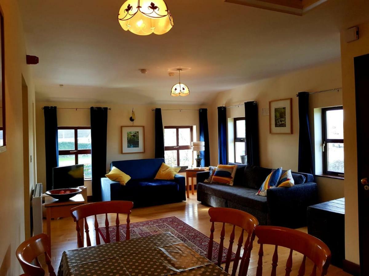Nanny Quinn'S Apartment Killucan Экстерьер фото